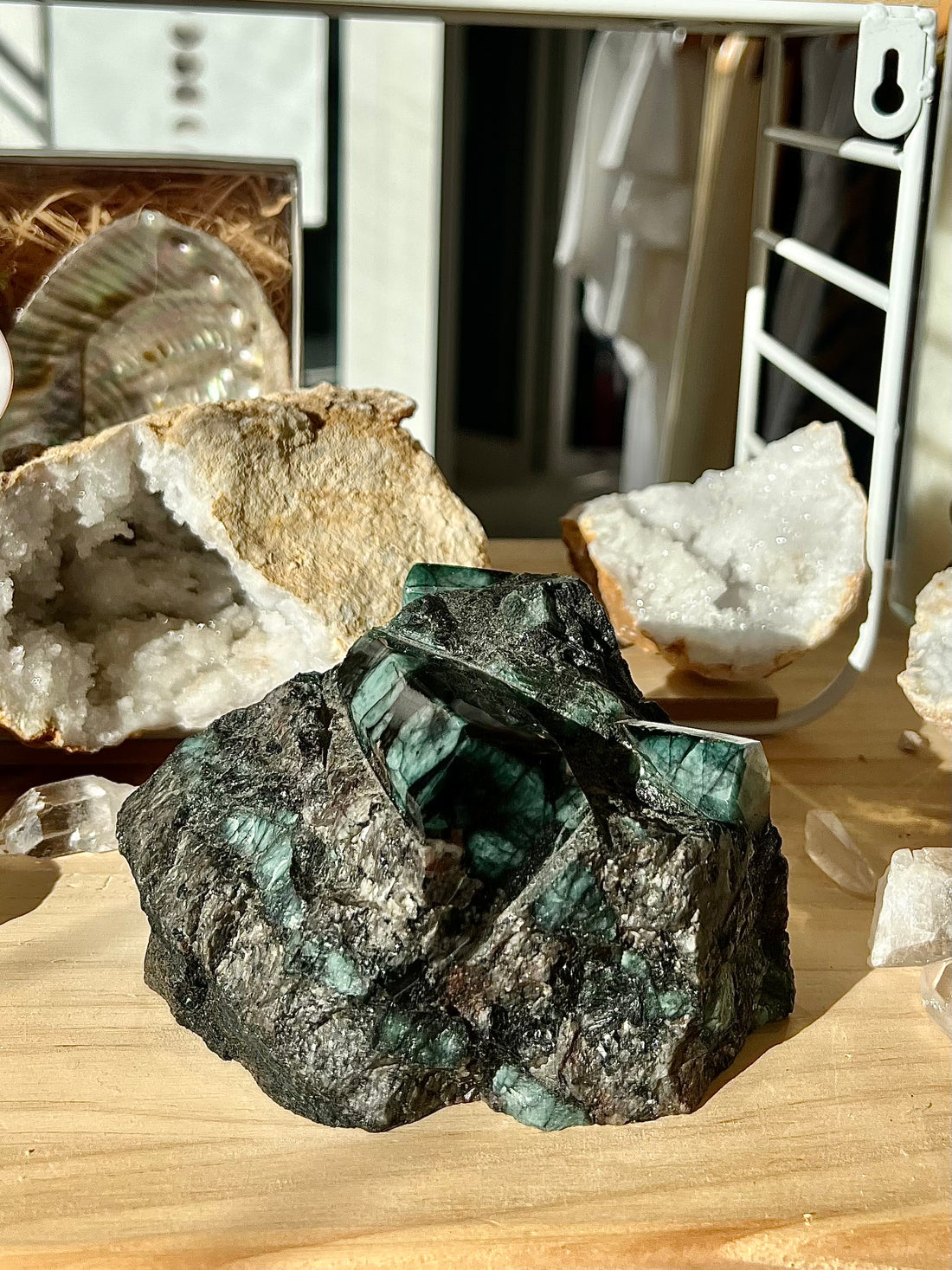 Magnifique emeraude brute matrice