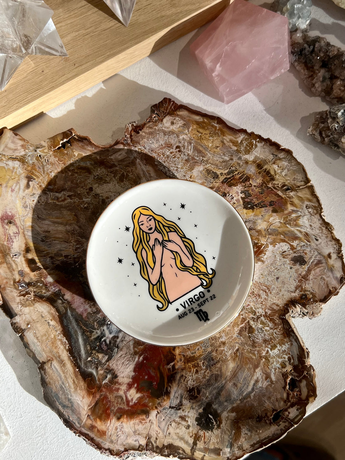 Coupelle avec signe astrologique vierge