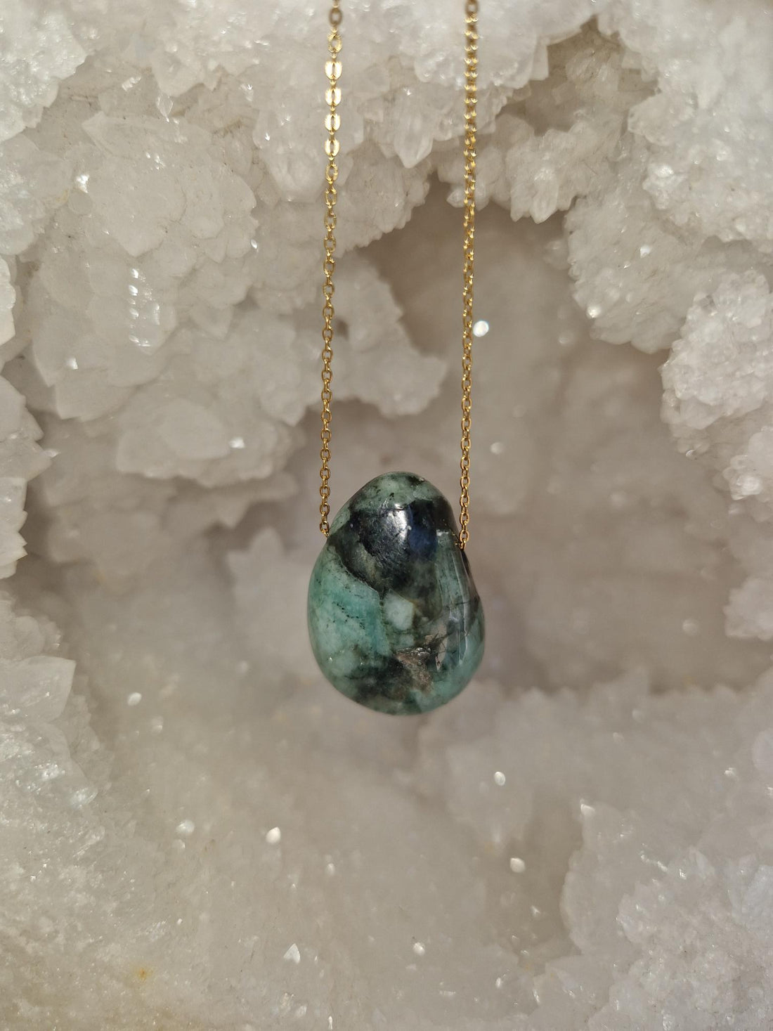 Pierre percée Émeraude