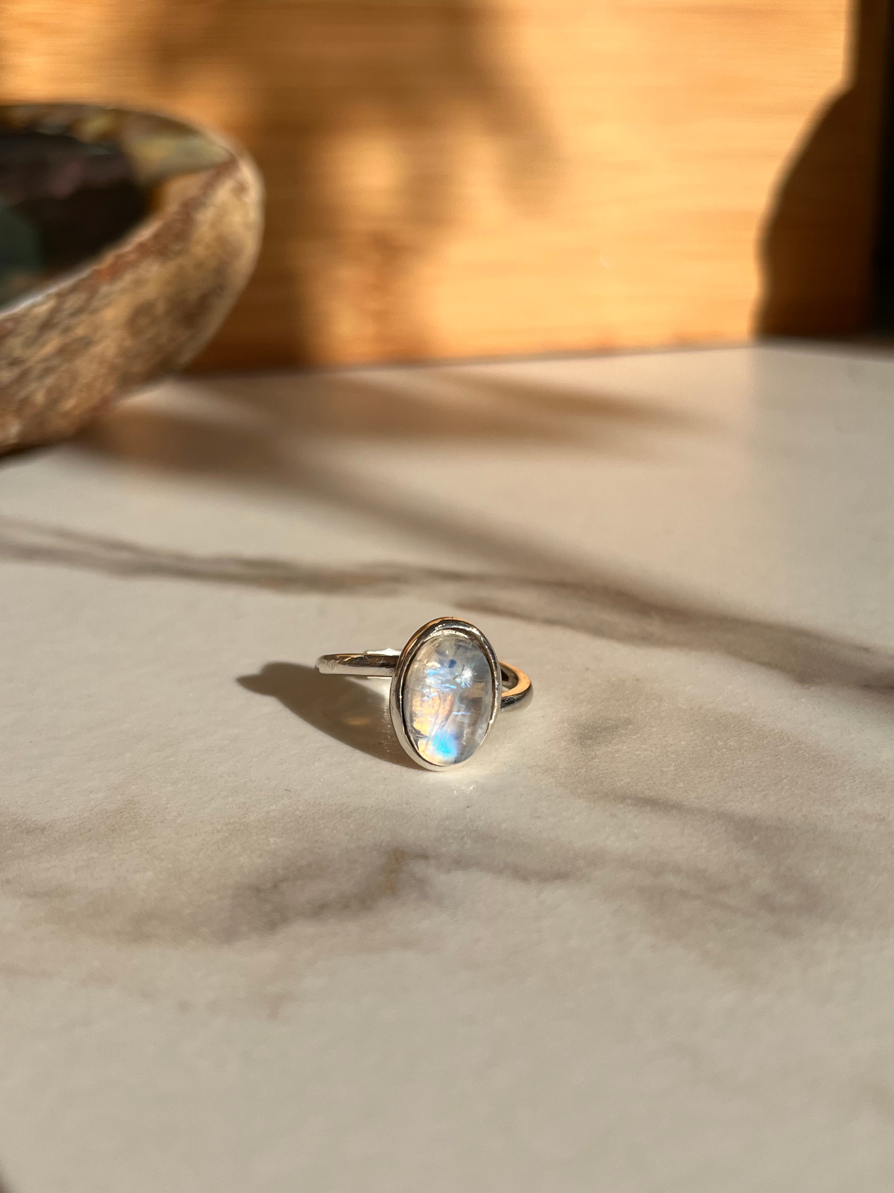 Bague Labradorite blanche Ovale