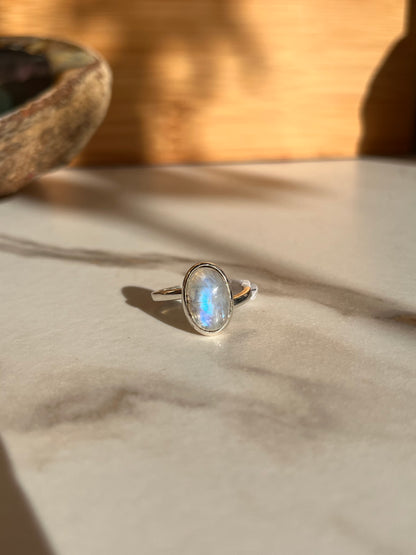 Bague Labradorite blanche Ovale